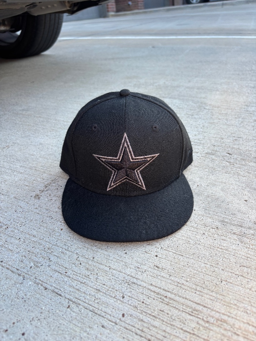 New Era Dallas Cowboys 59FIFTY Fitted Hat Black Metallic Star Size 7 3/8 NWOT